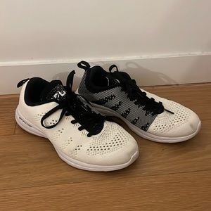 APL Runners Size 8.5W